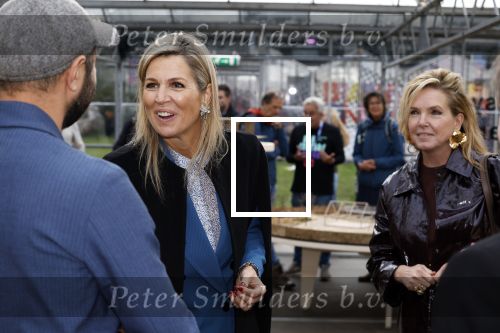 Eindhoven 26 oktober 2023
Koningin Maxima op bezok bij de dutch design week in Eindhoven . Maxima had haar goede vriendin Mariska Dietz mee genomen . Mariska Heeft paleis huis Den Bosch ingericht .
