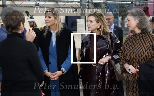 Eindhoven 26 oktober 2023
Koningin Maxima op bezok bij de dutch design week in Eindhoven . Maxima had haar goede vriendin Mariska Dietz mee genomen . Mariska Heeft paleis huis Den Bosch ingericht .