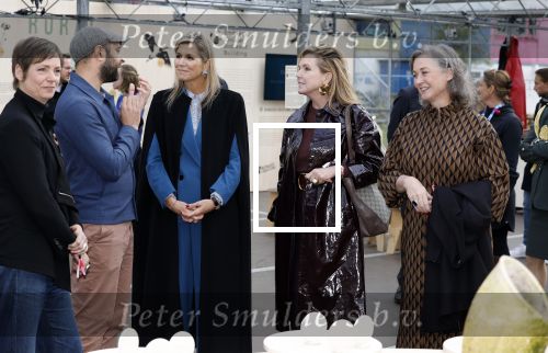 Eindhoven 26 oktober 2023
Koningin Maxima op bezok bij de dutch design week in Eindhoven . Maxima had haar goede vriendin Mariska Dietz mee genomen . Mariska Heeft paleis huis Den Bosch ingericht .