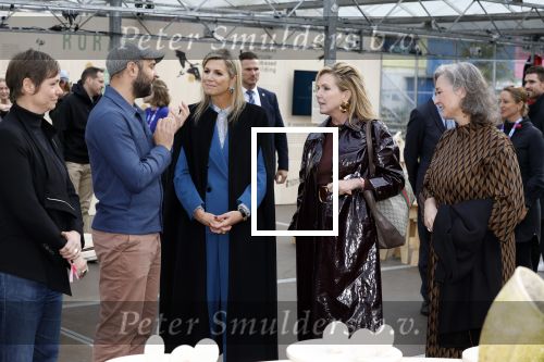 Eindhoven 26 oktober 2023
Koningin Maxima op bezok bij de dutch design week in Eindhoven . Maxima had haar goede vriendin Mariska Dietz mee genomen . Mariska Heeft paleis huis Den Bosch ingericht .