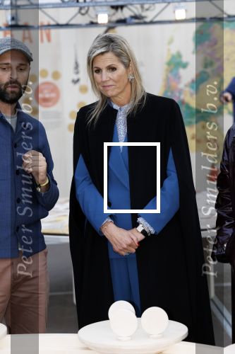 Eindhoven 26 oktober 2023
Koningin Maxima op bezok bij de dutch design week in Eindhoven . Maxima had haar goede vriendin Mariska Dietz mee genomen . Mariska Heeft paleis huis Den Bosch ingericht .