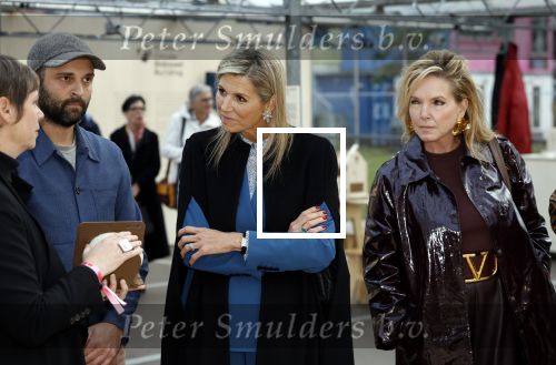 Eindhoven 26 oktober 2023
Koningin Maxima op bezok bij de dutch design week in Eindhoven . Maxima had haar goede vriendin Mariska Dietz mee genomen . Mariska Heeft paleis huis Den Bosch ingericht .