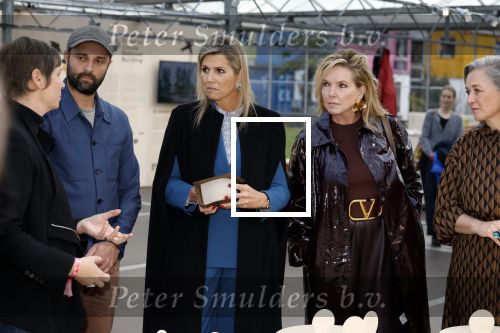 Eindhoven 26 oktober 2023
Koningin Maxima op bezok bij de dutch design week in Eindhoven . Maxima had haar goede vriendin Mariska Dietz mee genomen . Mariska Heeft paleis huis Den Bosch ingericht .