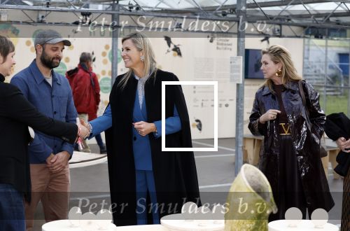 Eindhoven 26 oktober 2023
Koningin Maxima op bezok bij de dutch design week in Eindhoven . Maxima had haar goede vriendin Mariska Dietz mee genomen . Mariska Heeft paleis huis Den Bosch ingericht .