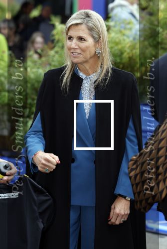 Eindhoven 26 oktober 2023
Koningin Maxima op bezok bij de dutch design week in Eindhoven . Maxima had haar goede vriendin Mariska Dietz mee genomen . Mariska Heeft paleis huis Den Bosch ingericht .