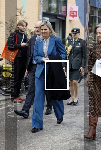 Eindhoven 26 oktober 2023
Koningin Maxima op bezok bij de dutch design week in Eindhoven . Maxima had haar goede vriendin Mariska Dietz mee genomen . Mariska Heeft paleis huis Den Bosch ingericht .