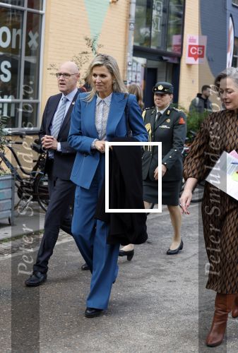 Eindhoven 26 oktober 2023
Koningin Maxima op bezok bij de dutch design week in Eindhoven . Maxima had haar goede vriendin Mariska Dietz mee genomen . Mariska Heeft paleis huis Den Bosch ingericht .