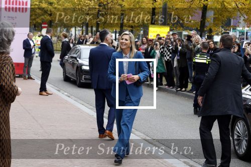 Eindhoven 26 oktober 2023
Koningin Maxima op bezok bij de dutch design week in Eindhoven . Maxima had haar goede vriendin Mariska Dietz mee genomen . Mariska Heeft paleis huis Den Bosch ingericht .