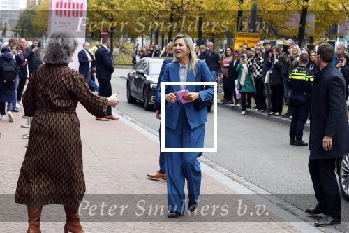 Eindhoven 26 oktober 2023
Koningin Maxima op bezok bij de dutch design week in Eindhoven . Maxima had haar goede vriendin Mariska Dietz mee genomen . Mariska Heeft paleis huis Den Bosch ingericht .