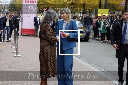 Eindhoven 26 oktober 2023
Koningin Maxima op bezok bij de dutch design week in Eindhoven . Maxima had haar goede vriendin Mariska Dietz mee genomen . Mariska Heeft paleis huis Den Bosch ingericht .