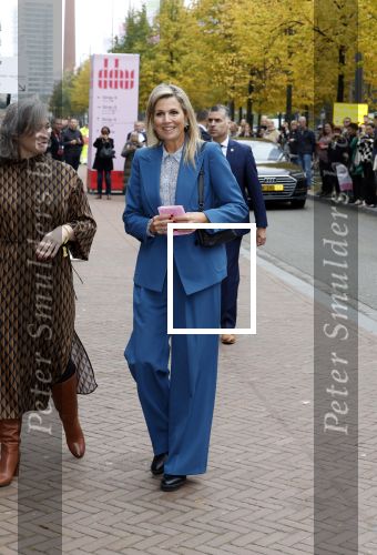 Eindhoven 26 oktober 2023
Koningin Maxima op bezok bij de dutch design week in Eindhoven . Maxima had haar goede vriendin Mariska Dietz mee genomen . Mariska Heeft paleis huis Den Bosch ingericht .