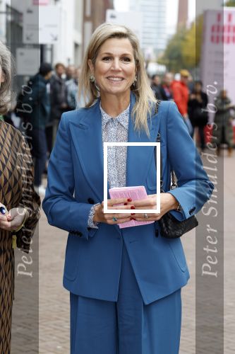 Eindhoven 26 oktober 2023
Koningin Maxima op bezok bij de dutch design week in Eindhoven . Maxima had haar goede vriendin Mariska Dietz mee genomen . Mariska Heeft paleis huis Den Bosch ingericht .