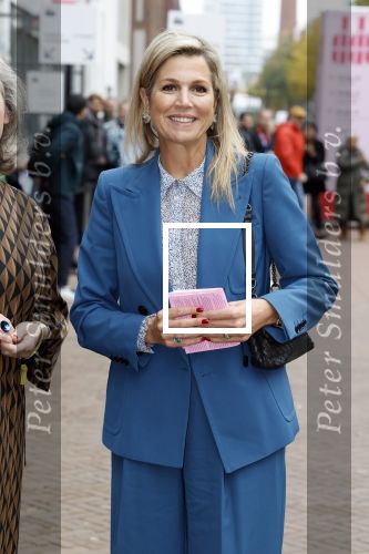 Eindhoven 26 oktober 2023
Koningin Maxima op bezok bij de dutch design week in Eindhoven . Maxima had haar goede vriendin Mariska Dietz mee genomen . Mariska Heeft paleis huis Den Bosch ingericht .