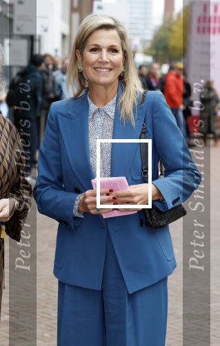 Eindhoven 26 oktober 2023
Koningin Maxima op bezok bij de dutch design week in Eindhoven . Maxima had haar goede vriendin Mariska Dietz mee genomen . Mariska Heeft paleis huis Den Bosch ingericht .