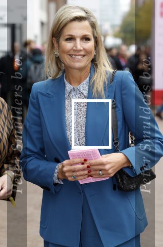 Eindhoven 26 oktober 2023
Koningin Maxima op bezok bij de dutch design week in Eindhoven . Maxima had haar goede vriendin Mariska Dietz mee genomen . Mariska Heeft paleis huis Den Bosch ingericht .