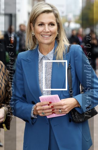 Eindhoven 26 oktober 2023
Koningin Maxima op bezok bij de dutch design week in Eindhoven . Maxima had haar goede vriendin Mariska Dietz mee genomen . Mariska Heeft paleis huis Den Bosch ingericht .