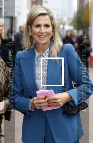 Eindhoven 26 oktober 2023
Koningin Maxima op bezok bij de dutch design week in Eindhoven . Maxima had haar goede vriendin Mariska Dietz mee genomen . Mariska Heeft paleis huis Den Bosch ingericht .
