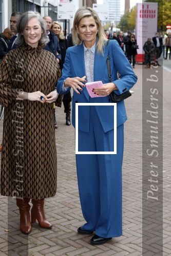 Eindhoven 26 oktober 2023
Koningin Maxima op bezok bij de dutch design week in Eindhoven . Maxima had haar goede vriendin Mariska Dietz mee genomen . Mariska Heeft paleis huis Den Bosch ingericht .