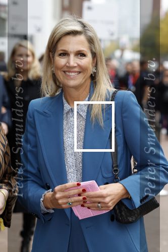 Eindhoven 26 oktober 2023
Koningin Maxima op bezok bij de dutch design week in Eindhoven . Maxima had haar goede vriendin Mariska Dietz mee genomen . Mariska Heeft paleis huis Den Bosch ingericht .
