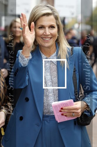 Eindhoven 26 oktober 2023
Koningin Maxima op bezok bij de dutch design week in Eindhoven . Maxima had haar goede vriendin Mariska Dietz mee genomen . Mariska Heeft paleis huis Den Bosch ingericht .