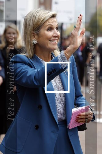 Eindhoven 26 oktober 2023
Koningin Maxima op bezok bij de dutch design week in Eindhoven . Maxima had haar goede vriendin Mariska Dietz mee genomen . Mariska Heeft paleis huis Den Bosch ingericht .