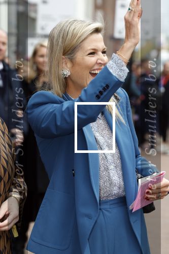 Eindhoven 26 oktober 2023
Koningin Maxima op bezok bij de dutch design week in Eindhoven . Maxima had haar goede vriendin Mariska Dietz mee genomen . Mariska Heeft paleis huis Den Bosch ingericht .