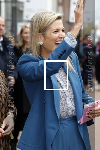Eindhoven 26 oktober 2023
Koningin Maxima op bezok bij de dutch design week in Eindhoven . Maxima had haar goede vriendin Mariska Dietz mee genomen . Mariska Heeft paleis huis Den Bosch ingericht .