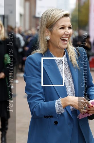 Eindhoven 26 oktober 2023
Koningin Maxima op bezok bij de dutch design week in Eindhoven . Maxima had haar goede vriendin Mariska Dietz mee genomen . Mariska Heeft paleis huis Den Bosch ingericht .