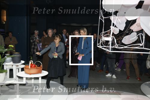 Eindhoven 26 oktober 2023
Koningin Maxima op bezok bij de dutch design week in Eindhoven . Maxima had haar goede vriendin Mariska Dietz mee genomen . Mariska Heeft paleis huis Den Bosch ingericht .