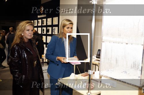 Eindhoven 26 oktober 2023
Koningin Maxima op bezok bij de dutch design week in Eindhoven . Maxima had haar goede vriendin Mariska Dietz mee genomen . Mariska Heeft paleis huis Den Bosch ingericht .
