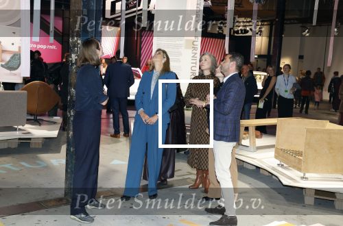 Eindhoven 26 oktober 2023
Koningin Maxima op bezok bij de dutch design week in Eindhoven . Maxima had haar goede vriendin Mariska Dietz mee genomen . Mariska Heeft paleis huis Den Bosch ingericht .