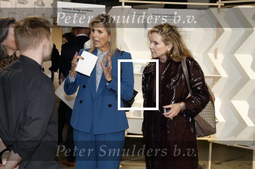 Eindhoven 26 oktober 2023
Koningin Maxima op bezok bij de dutch design week in Eindhoven . Maxima had haar goede vriendin Mariska Dietz mee genomen . Mariska Heeft paleis huis Den Bosch ingericht .