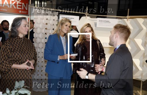 Eindhoven 26 oktober 2023
Koningin Maxima op bezok bij de dutch design week in Eindhoven . Maxima had haar goede vriendin Mariska Dietz mee genomen . Mariska Heeft paleis huis Den Bosch ingericht .