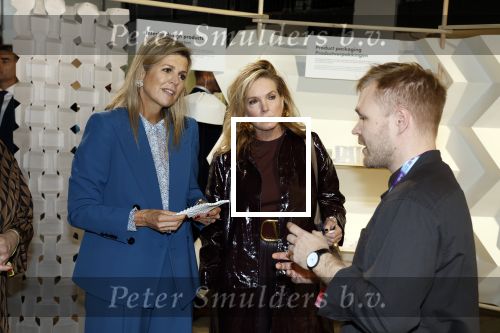 Eindhoven 26 oktober 2023
Koningin Maxima op bezok bij de dutch design week in Eindhoven . Maxima had haar goede vriendin Mariska Dietz mee genomen . Mariska Heeft paleis huis Den Bosch ingericht .