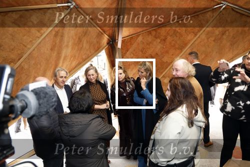 Eindhoven 26 oktober 2023
Koningin Maxima op bezok bij de dutch design week in Eindhoven . Maxima had haar goede vriendin Mariska Dietz mee genomen . Mariska Heeft paleis huis Den Bosch ingericht .
