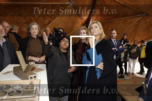 Eindhoven 26 oktober 2023
Koningin Maxima op bezok bij de dutch design week in Eindhoven . Maxima had haar goede vriendin Mariska Dietz mee genomen . Mariska Heeft paleis huis Den Bosch ingericht .