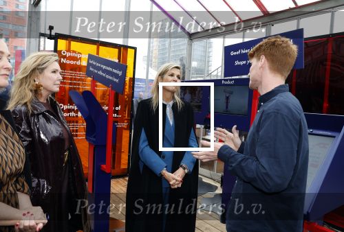 Eindhoven 26 oktober 2023
Koningin Maxima op bezok bij de dutch design week in Eindhoven . Maxima had haar goede vriendin Mariska Dietz mee genomen . Mariska Heeft paleis huis Den Bosch ingericht .