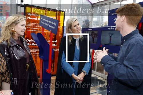 Eindhoven 26 oktober 2023
Koningin Maxima op bezok bij de dutch design week in Eindhoven . Maxima had haar goede vriendin Mariska Dietz mee genomen . Mariska Heeft paleis huis Den Bosch ingericht .