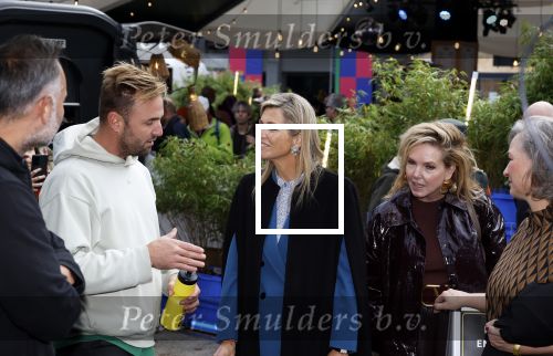 Eindhoven 26 oktober 2023
Koningin Maxima op bezok bij de dutch design week in Eindhoven . Maxima had haar goede vriendin Mariska Dietz mee genomen . Mariska Heeft paleis huis Den Bosch ingericht . Jochem Goedhals