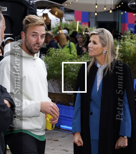 Eindhoven 26 oktober 2023
Koningin Maxima op bezok bij de dutch design week in Eindhoven . Maxima had haar goede vriendin Mariska Dietz mee genomen . Mariska Heeft paleis huis Den Bosch ingericht . Jochem Goedhals