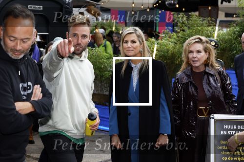 Eindhoven 26 oktober 2023
Koningin Maxima op bezok bij de dutch design week in Eindhoven . Maxima had haar goede vriendin Mariska Dietz mee genomen . Mariska Heeft paleis huis Den Bosch ingericht . Jochem Goedhals