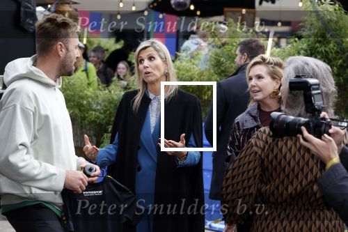 Eindhoven 26 oktober 2023
Koningin Maxima op bezok bij de dutch design week in Eindhoven . Maxima had haar goede vriendin Mariska Dietz mee genomen . Mariska Heeft paleis huis Den Bosch ingericht . Jochem Goedhals