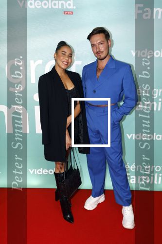 Amsterdam 10 oktober 2023
Premiere een grote familie in Tuschinski . Vidoeland gaat het uitzenden. Leroy Jory met een vriendin