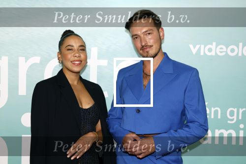 Amsterdam 10 oktober 2023
Premiere een grote familie in Tuschinski . Vidoeland gaat het uitzenden. Leroy Jory met een vriendin