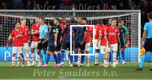 Eindhoven, 3 Oktober 2023
Championsleague PSV-Sevilla, eindstand 2-2
Luuk de Jong Sergino Dest Jerdy Schouten Sergio Ramos Noa Lang Hirving Lozano Armel Bella-Kotchap einde wedstrijd