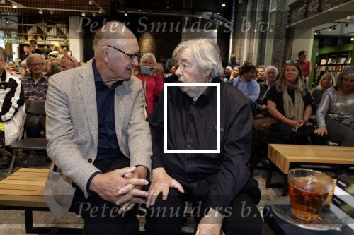 Utrecht 29 september 2023
Boekpresentatie Maarten v Rossem . Ook Philip Freriks kwam even kijken . De presentatie was bij boekhandel Broese