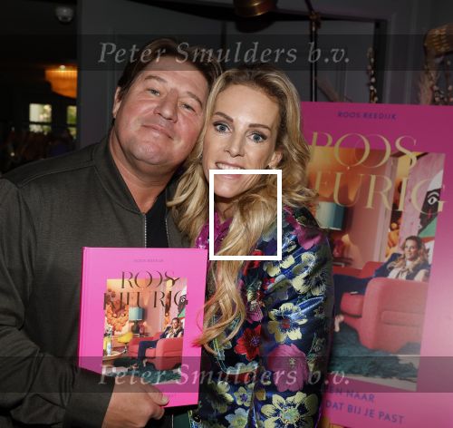 Amsterdam 17 oktober 2023
Boekpresentatie Roos Reedijk in Hotel Mercier.
Bob Sikkes geeft het eerste boek aan Roos.
Roos Reedijk en Martijn Krabbe