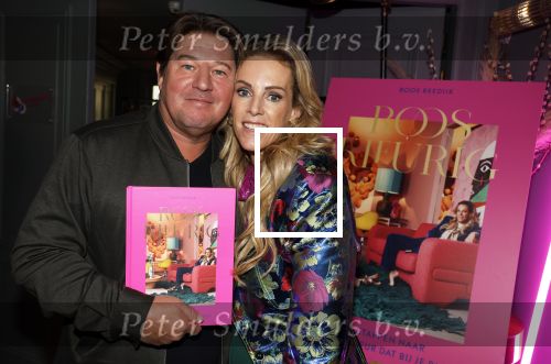 Amsterdam 17 oktober 2023
Boekpresentatie Roos Reedijk in Hotel Mercier.
Bob Sikkes geeft het eerste boek aan Roos.
Roos Reedijk en Martijn Krabbe