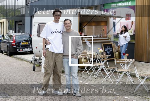 Amsterdam 31 oktober 2023
Danny Froger met partner Ann Dominique Wilten en dochter Fallon, Maxim Froger met partner Ruby van Wanrooij, Natasja Froger met partner Rene Froger, Didier Froger met partner Sammy Verheij en Natascha Froger met partner Matthijs met dochters tijdens de speciale Lunch Screening van De Frogers: Happy Campers van TLC bij Outside Inn te Amsterdam