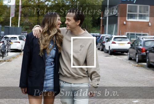 Amsterdam 31 oktober 2023
Danny Froger met partner Ann Dominique Wilten en dochter Fallon, Maxim Froger met partner Ruby van Wanrooij, Natasja Froger met partner Rene Froger, Didier Froger met partner Sammy Verheij en Natascha Froger met partner Matthijs met dochters tijdens de speciale Lunch Screening van De Frogers: Happy Campers van TLC bij Outside Inn te Amsterdam